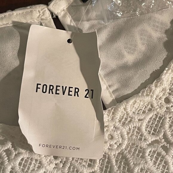 Crop‎ Top Womens L White Sleeveless Lace  Elegant Floral Design Forever 21 - Picture 3 of 12